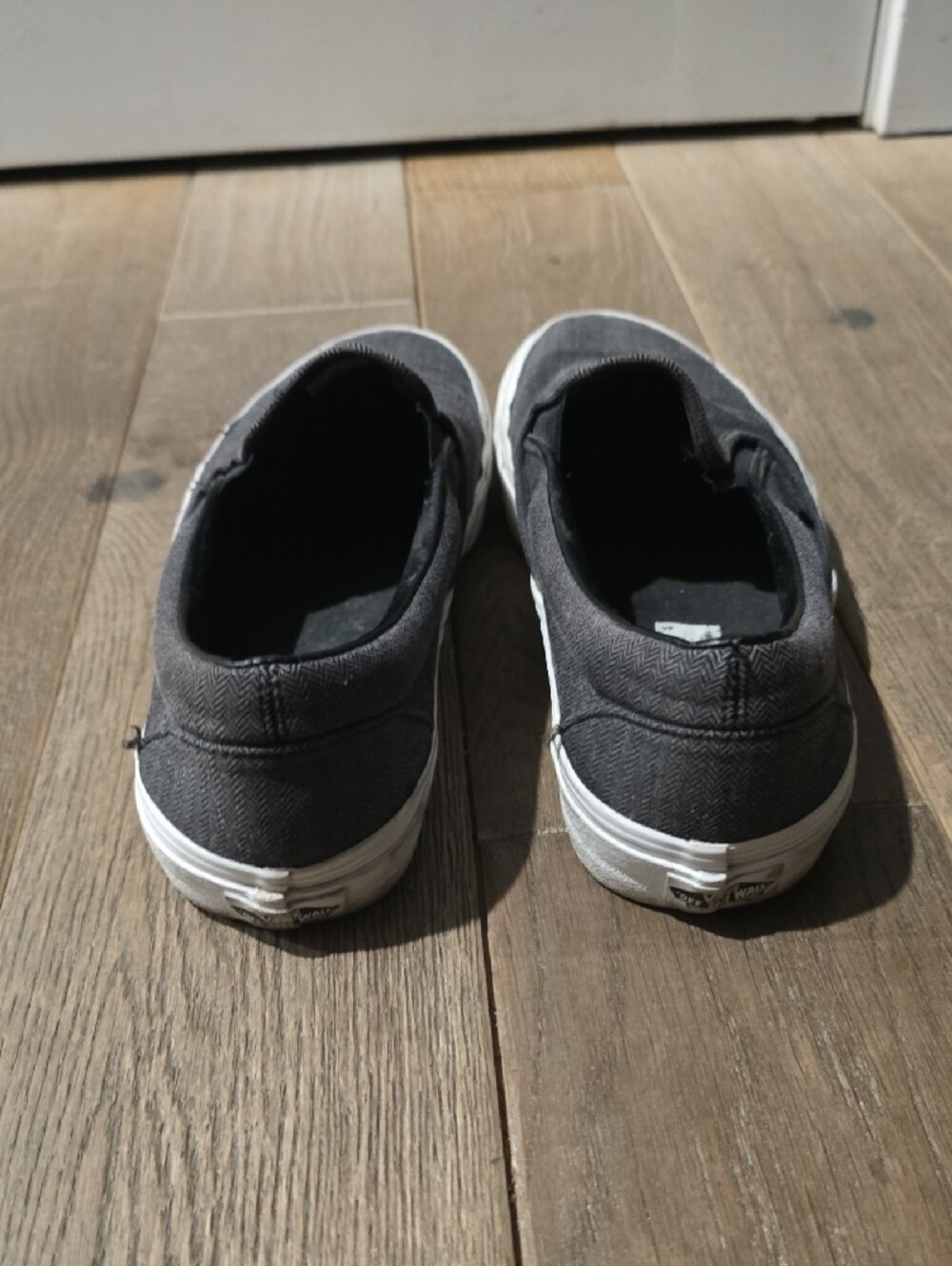 Men's VANS 9.5 Gray Slip-On Canvas Sneakers - Picture 4 of 4
